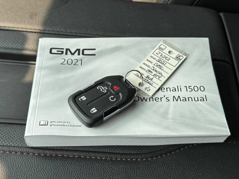 Used 2021 GMC Sierra 1500 AT4 w/ AT4 Preferred Package AWD/4WD image 43