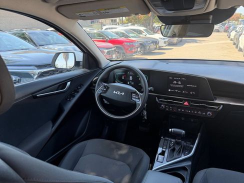 Used 2026 Kia Niro LX FWD image 32