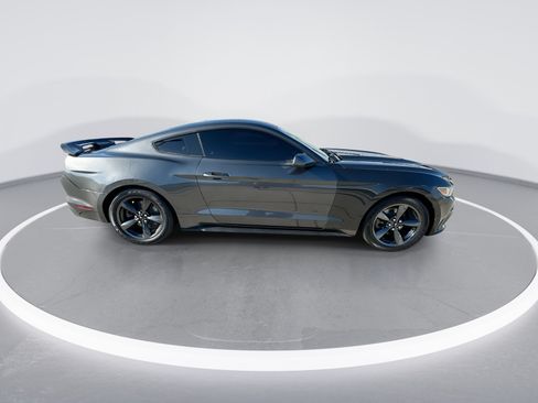 Used 2016 Ford Mustang Coupe RWD image 9