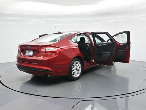 Used 2016 Ford Fusion SE FWD image 5