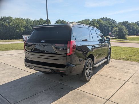 New 2026 Ford Expedition Platinum w/ Stealth Appearance Package AWD/4WD image 3