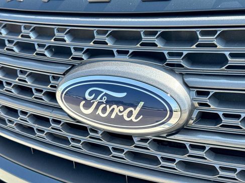 Used 2023 Ford Explorer XLT w/ Equipment Group 202A AWD/4WD image 11