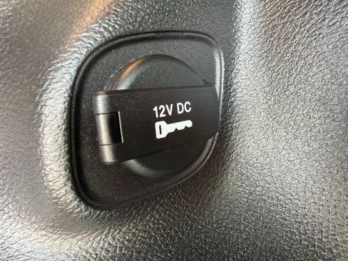 Used 2021 Jeep Cherokee Latitude Plus FWD image 10