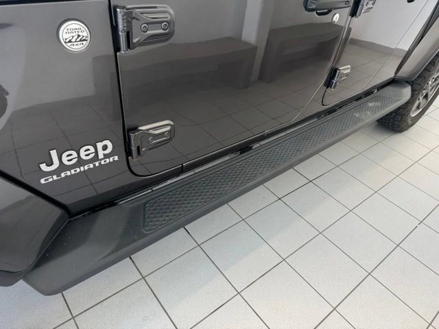 Used 2020 Jeep Gladiator Overland AWD/4WD image 38