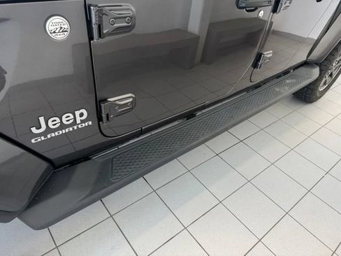 Used 2020 Jeep Gladiator Overland AWD/4WD image 38