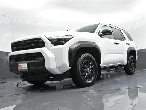 Used 2025 Toyota 4Runner SR5 AWD/4WD image 31