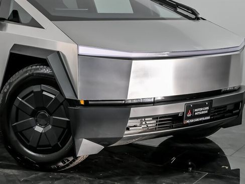Used 2024 Tesla Cybertruck AWD Crew Cab image 2