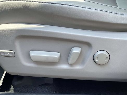 Used 2018 Toyota Highlander XLE FWD image 28