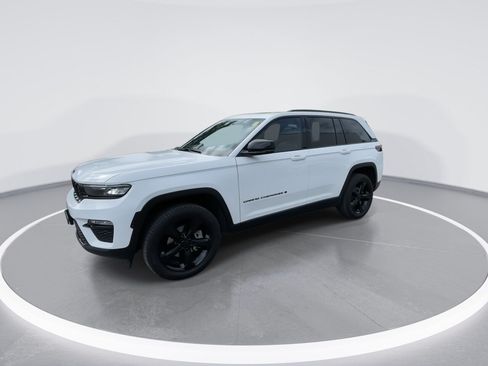 Used 2024 Jeep Grand Cherokee Limited w/ Black Appearance Package AWD/4WD image 8