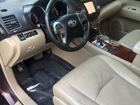 Used 2012 Toyota Highlander Limited w/ Tow Pkg image 16