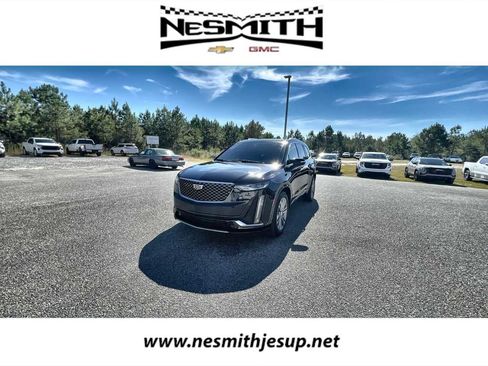 Used 2025 Cadillac XT6 Premium Luxury image 1