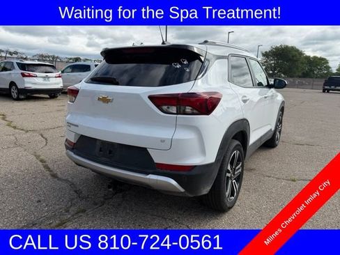 Used 2025 Chevrolet TrailBlazer LT w/ Convenience Package AWD/4WD image 3