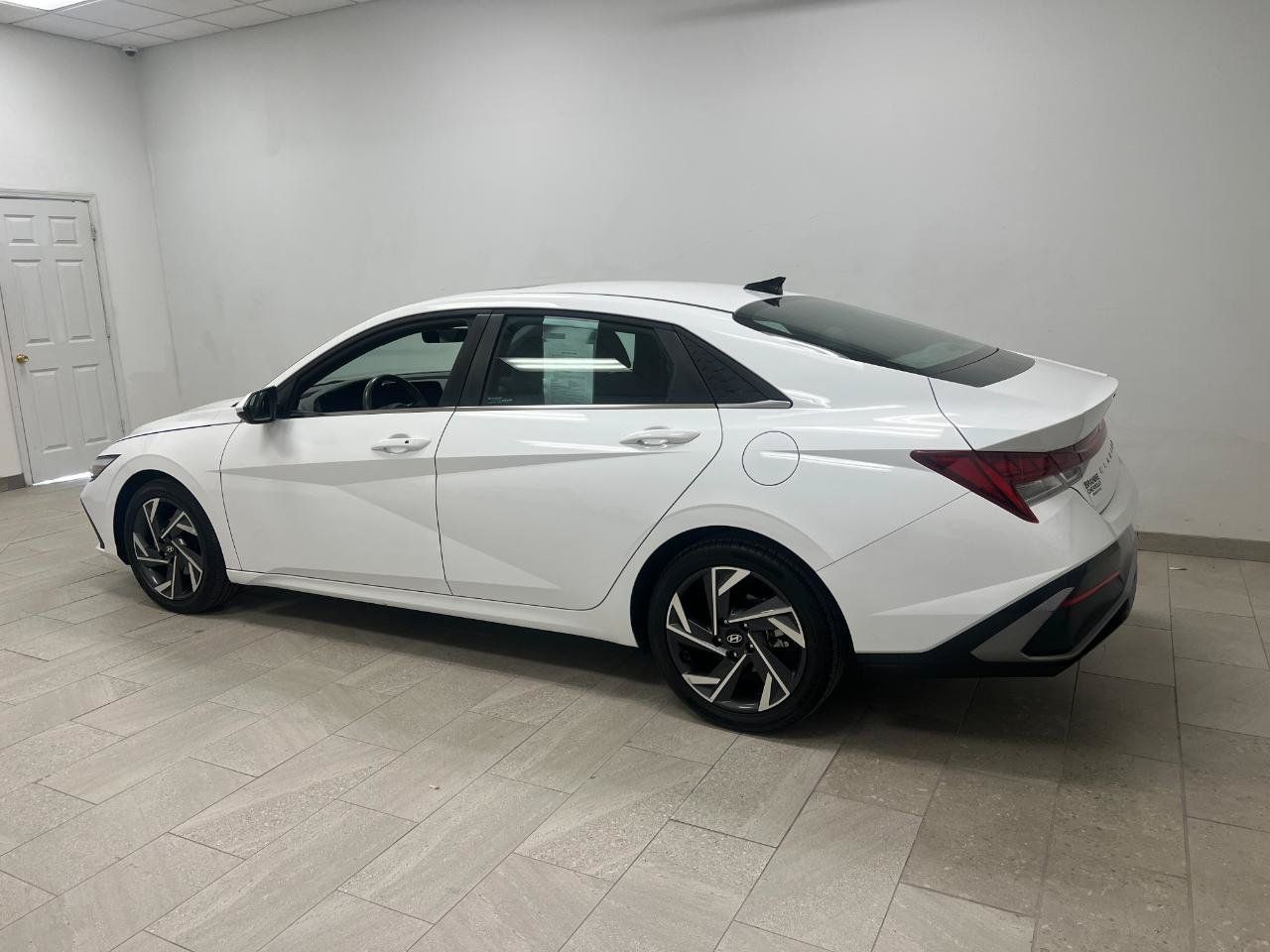 Used 2025 Hyundai Elantra SEL FWD image 14