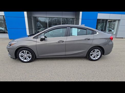 Used 2019 Chevrolet Cruze LT image 5