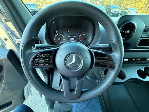 Used 2019 Mercedes-Benz Sprinter 1500 image 15