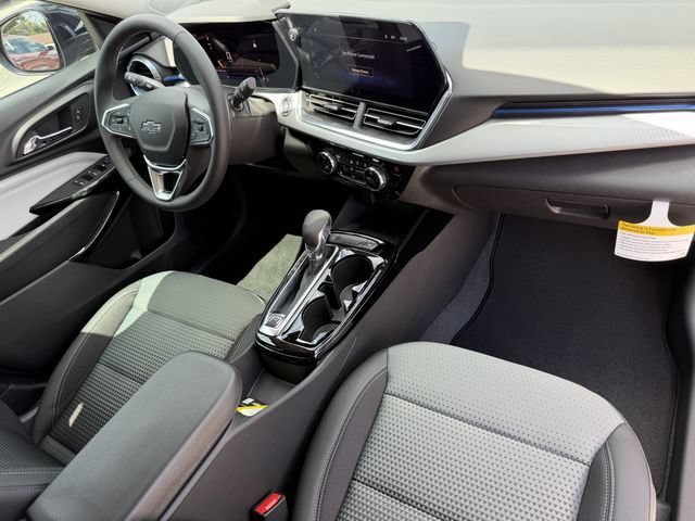 New 2026 Chevrolet Trax LT w/ Sunroof Package FWD image 16
