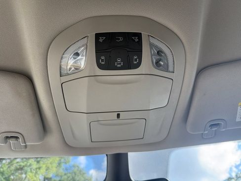 Used 2024 Chrysler Pacifica Touring-L FWD image 25