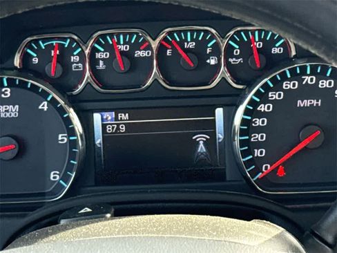 Used 2018 Chevrolet Suburban LT image 19