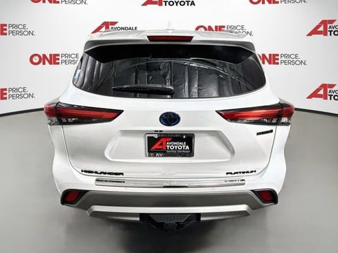 Used 2023 Toyota Highlander Platinum FWD image 6