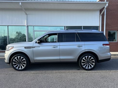 Used 2023 Lincoln Navigator Reserve AWD/4WD image 1