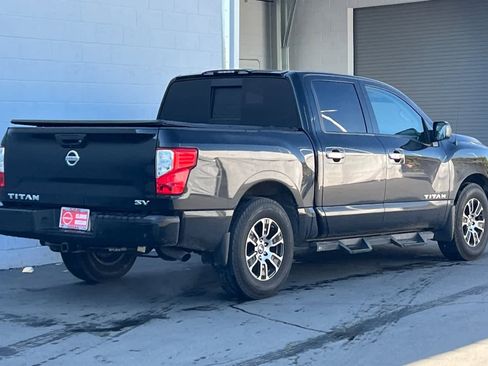 Used 2021 Nissan Titan SV w/ SV Convenience Package image 3
