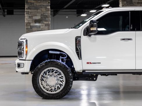 Used 2023 Ford F450 Platinum w/ FX4 Off-Road Package AWD/4WD image 12