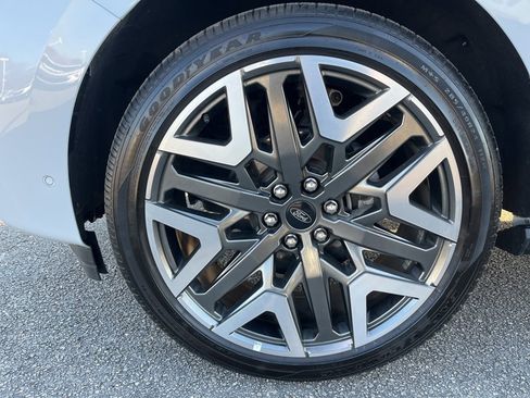 Used 2025 Ford Expedition Platinum w/ Platinum Ultimate Package image 9