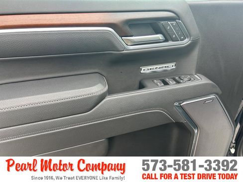 Used 2025 GMC Sierra 1500 Denali w/ Denali Reserve Package AWD/4WD image 10