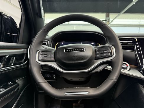 Used 2024 Jeep Wagoneer Series II image 16