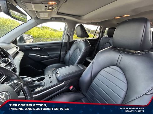 Used 2023 Toyota Highlander XLE FWD image 13
