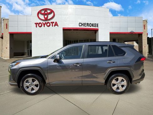 Used 2025 Toyota RAV4 XLE FWD image 8