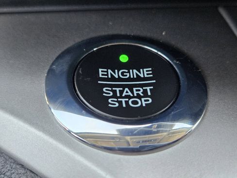 Used 2021 Ford Explorer XLT w/ Equipment Group 202A image 23