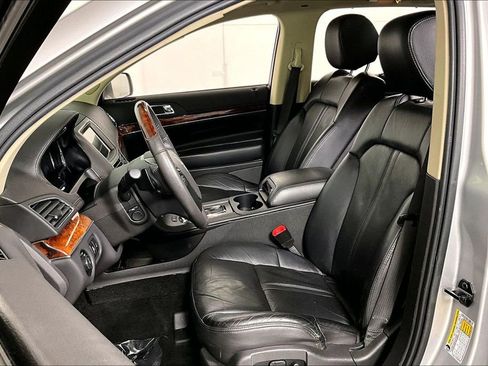 Used 2019 Lincoln MKT AWD image 25