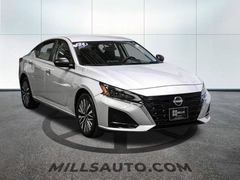 Used 2024 Nissan Altima 2.5 SV image 11