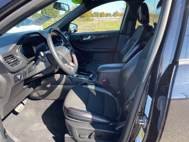 Used 2024 Ford Escape ST-Line w/ Tech Pack #1 AWD/4WD image 9