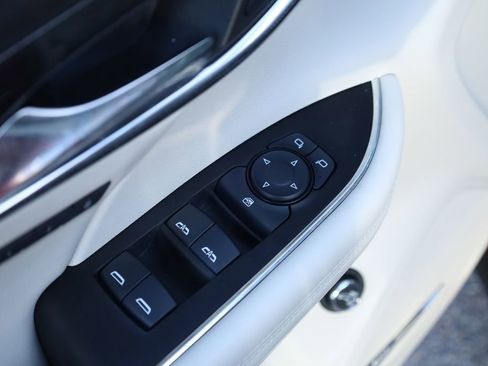 Used 2022 Buick Envision Essence w/ Technology Package I image 29