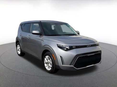 Used 2025 Kia Soul LX w/ LX Technology Package FWD image 3