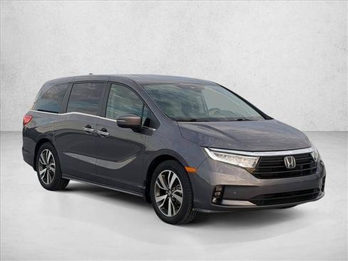Used 2024 Honda Odyssey Touring image 3