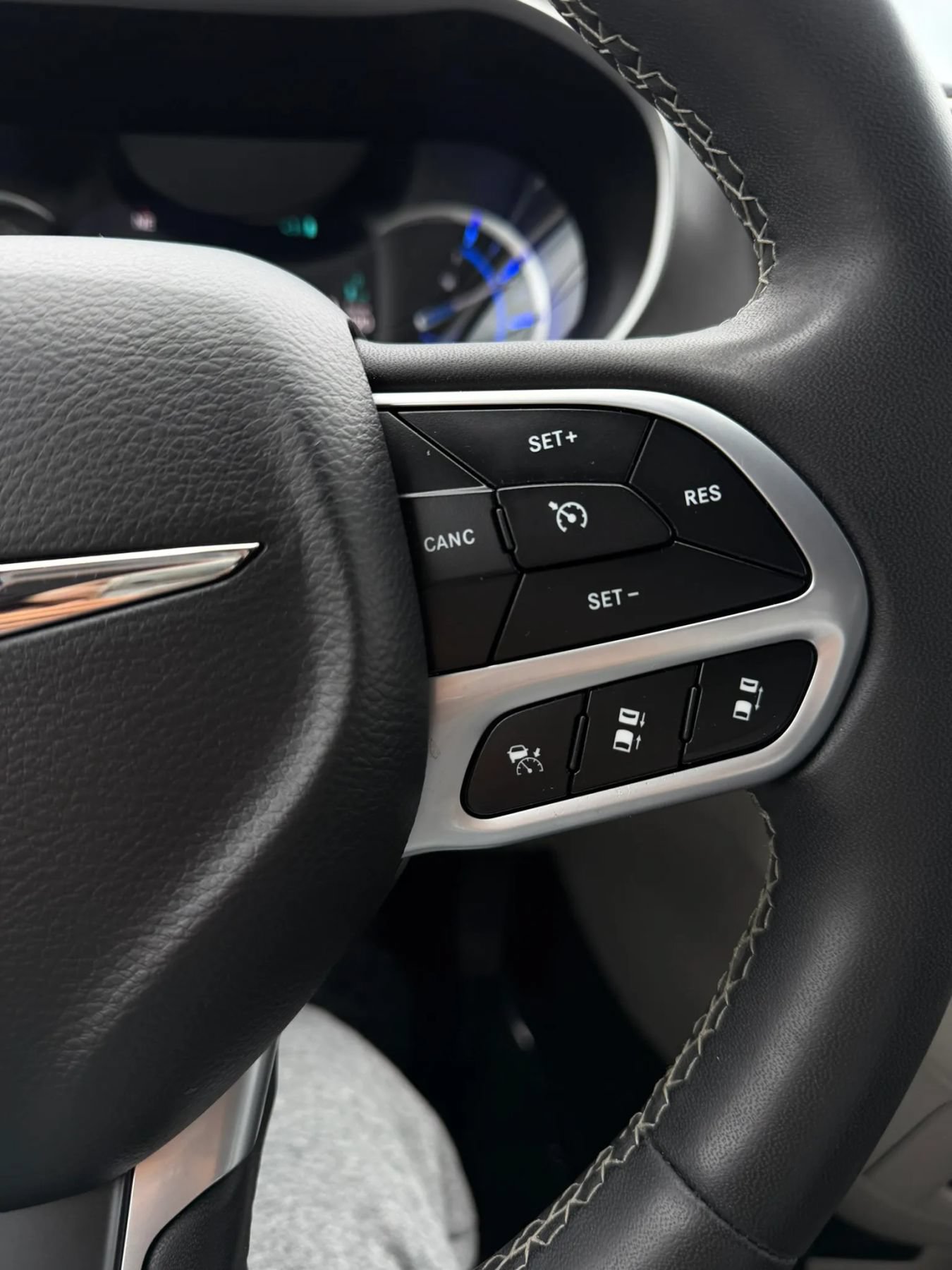 Used 2023 Chrysler Pacifica Touring-L FWD image 29