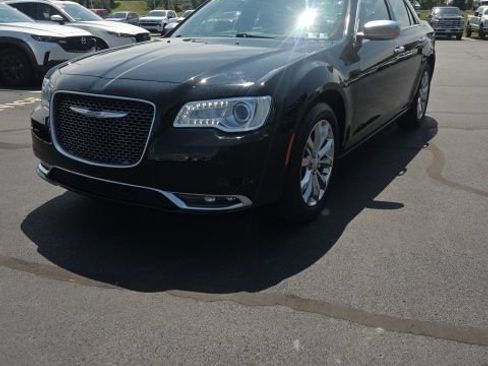 Used 2015 Chrysler 300 C Platinum w/ Harman/Kardon Audio Group AWD/4WD image 7