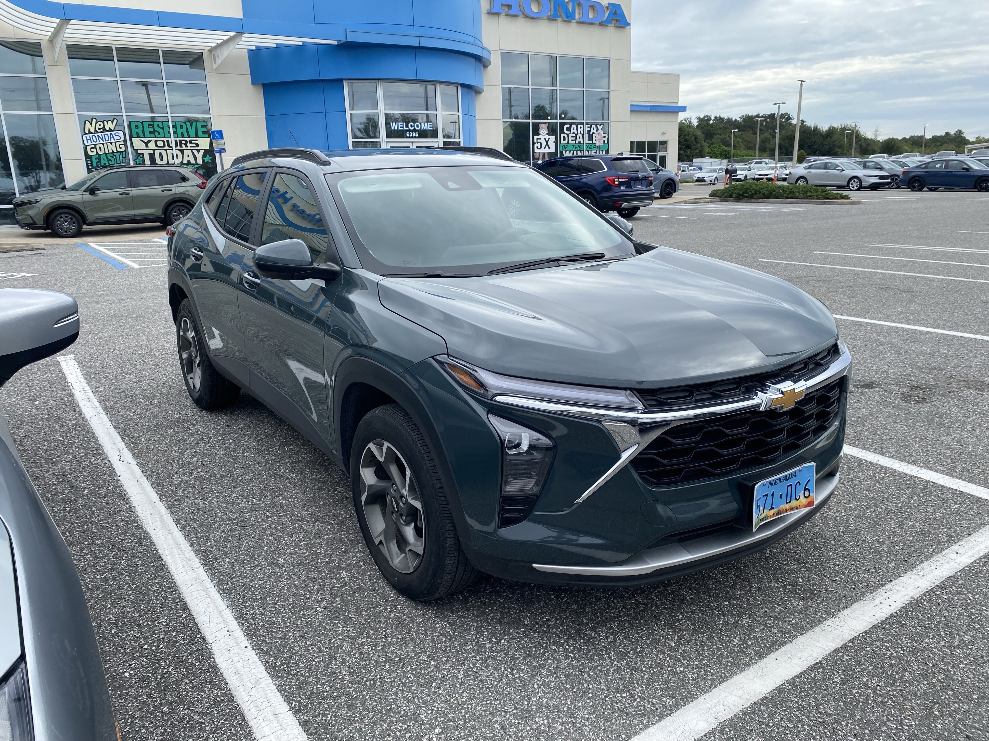 Used 2025 Chevrolet Trax LT FWD image 5