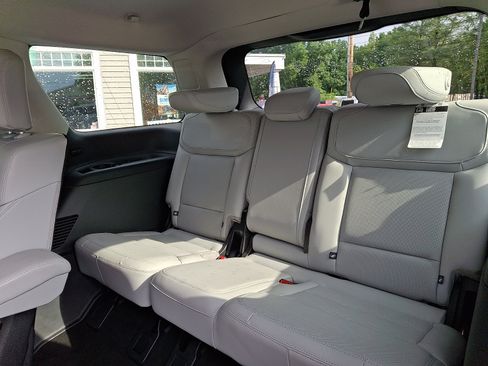 Used 2025 Ford Expedition Platinum AWD/4WD image 12