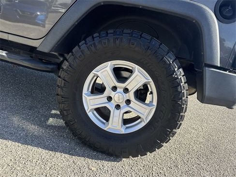Used 2017 Jeep Wrangler Unlimited Sport image 29