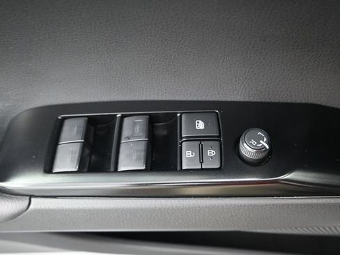 Used 2025 Toyota Camry SE FWD image 10