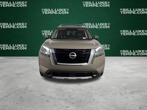 Used 2024 Nissan Pathfinder Platinum image 9