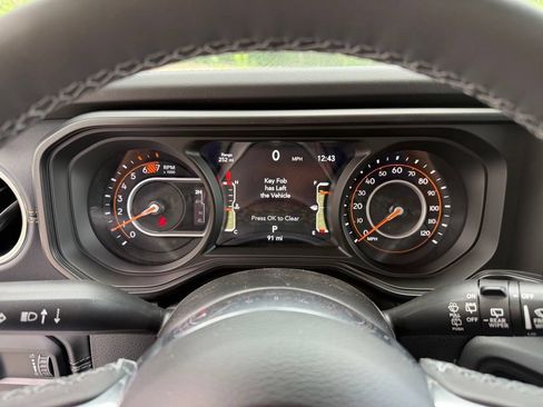 New 2026 Jeep Wrangler Unlimited Sahara AWD/4WD image 12