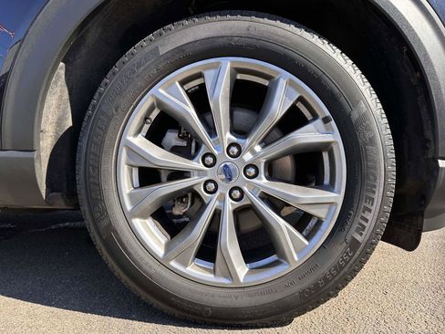 Used 2022 Ford Explorer Limited w/ Equipment Group 301A image 7