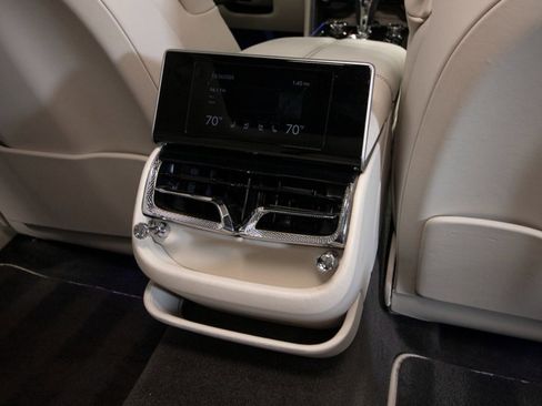 Used 2023 Bentley Flying Spur Azure image 65