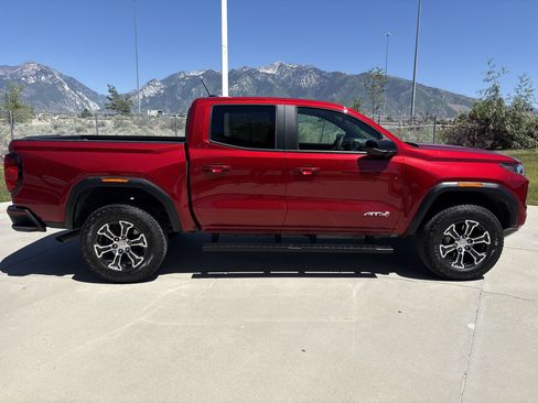Used 2025 GMC Canyon AT4 w/ AT4 Premium Package AWD/4WD image 7