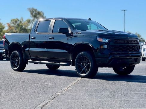 Used 2025 Chevrolet Silverado 1500 Custom Trail Boss w/ Turbomax Blackout Package image 2